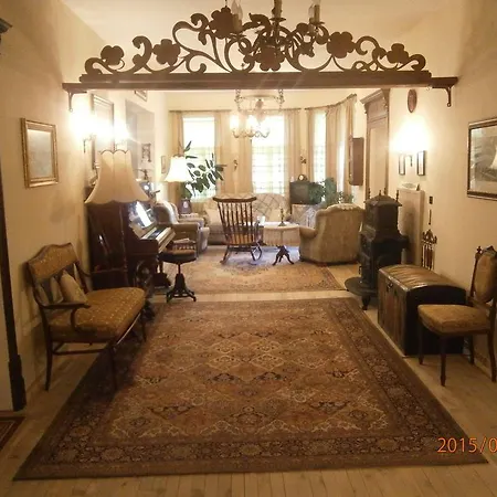 בית הארחה Retro - 19th Century 4*