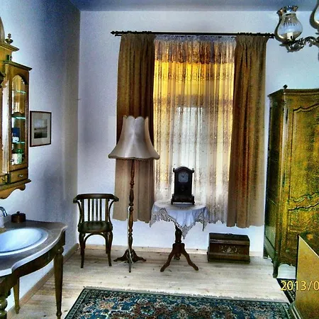 בית הארחה Retro - 19th Century 4*