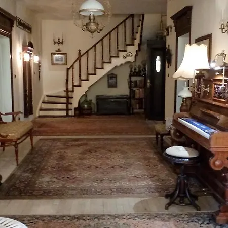 בית הארחה Retro - 19th Century 4*